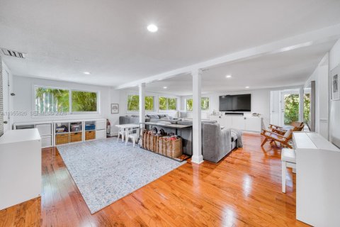 Villa ou maison à louer à Coral Gables, Floride: 3 chambres, 183.85 m2 № 2026404 - photo 5