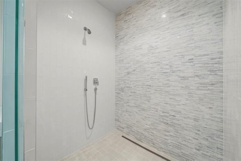 Condo in Longboat Key, Florida, 2 bedrooms  № 1433711 - photo 25