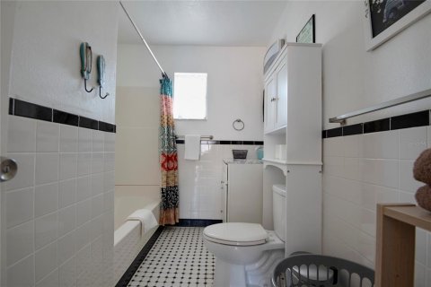 Купить коммерческую недвижимость в Ларго, Флорида 7 спален, 323.02м2, № 1651648 - фото 22