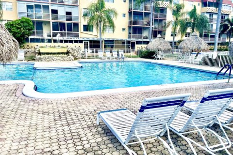 Снять в аренду кондоминиум в Плантация, Флорида 1 спальня, 87.33м2, № 1954836 - фото 21