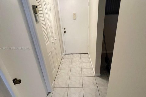 Снять в аренду кондоминиум в Плантация, Флорида 1 спальня, 87.33м2, № 1954836 - фото 3