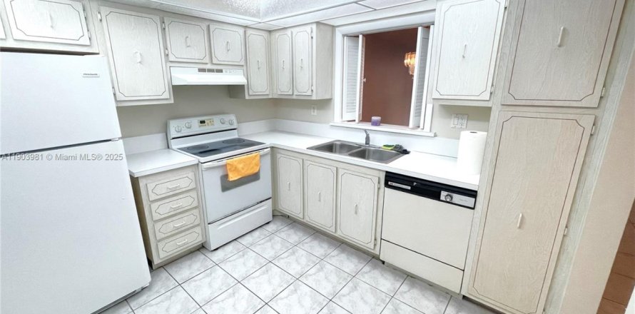 Кондоминиум с 1 спальней в Плантация, Флорида № 1954836