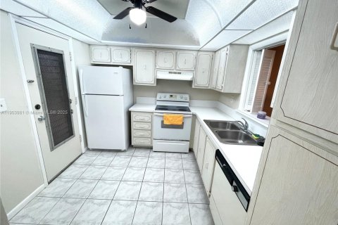 Снять в аренду кондоминиум в Плантация, Флорида 1 спальня, 87.33м2, № 1954836 - фото 2