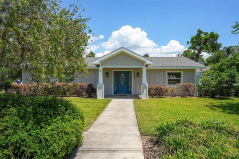 Commercial property in Tavares, Florida 137.03 sq.m. № 2200909