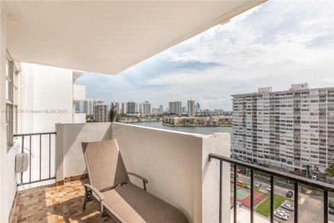 Condominio en venta en Aventura, Florida, 2 dormitorios, 106.19 m2 № 1692901 - foto 17