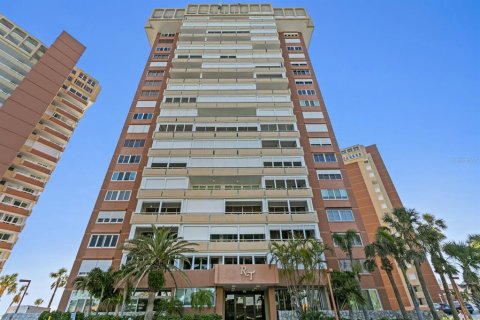 Condominio en venta en Redington Shores, Florida, 1 dormitorio, 98.48 m2 № 1759902 - foto 2