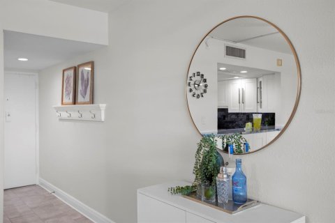 Condominio en venta en Redington Shores, Florida, 1 dormitorio, 98.48 m2 № 1759902 - foto 29