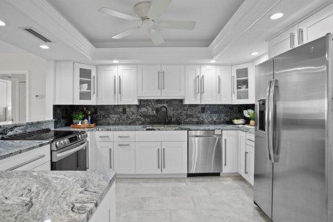 Condominio en venta en Redington Shores, Florida, 1 dormitorio, 98.48 m2 № 1759902 - foto 15