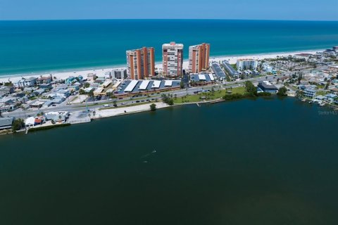 Condominio en venta en Redington Shores, Florida, 1 dormitorio, 98.48 m2 № 1759902 - foto 8