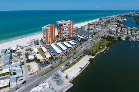 Condominio en venta en Redington Shores, Florida, 1 dormitorio, 98.48 m2 № 1759902 - foto 12