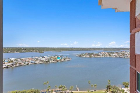 Condominio en venta en Redington Shores, Florida, 1 dormitorio, 98.48 m2 № 1759902 - foto 4