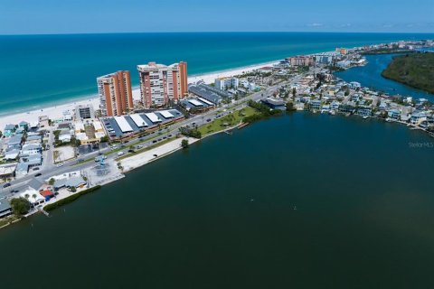 Condominio en venta en Redington Shores, Florida, 1 dormitorio, 98.48 m2 № 1759902 - foto 26