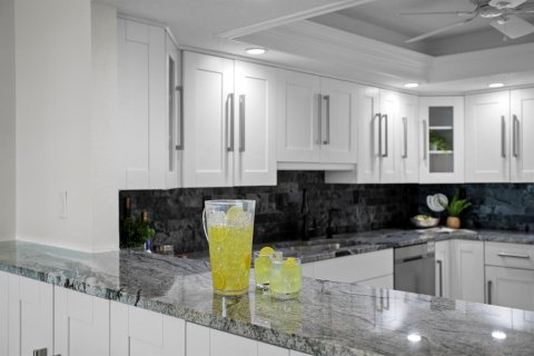 Condominio en venta en Redington Shores, Florida, 1 dormitorio, 98.48 m2 № 1759902 - foto 23