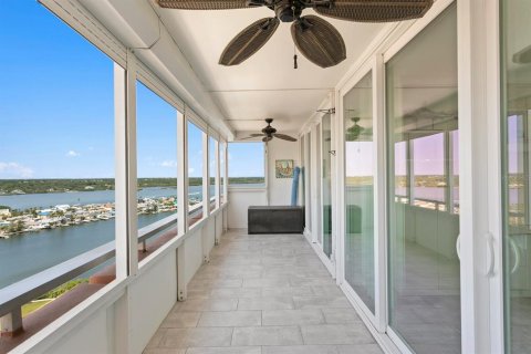 Condominio en venta en Redington Shores, Florida, 1 dormitorio, 98.48 m2 № 1759902 - foto 3