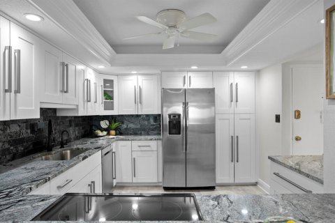 Condominio en venta en Redington Shores, Florida, 1 dormitorio, 98.48 m2 № 1759902 - foto 19
