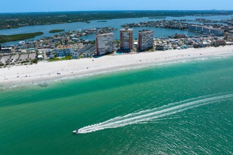 Condominio en venta en Redington Shores, Florida, 1 dormitorio, 98.48 m2 № 1759902 - foto 30