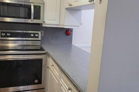 Townhouse in Port St. Lucie, Florida 3 bedrooms, 156.82 sq.m. № 2086482 - photo 24