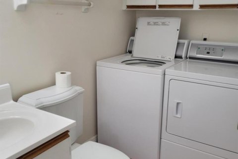 Townhouse in Port St. Lucie, Florida 3 bedrooms, 156.82 sq.m. № 2086482 - photo 19