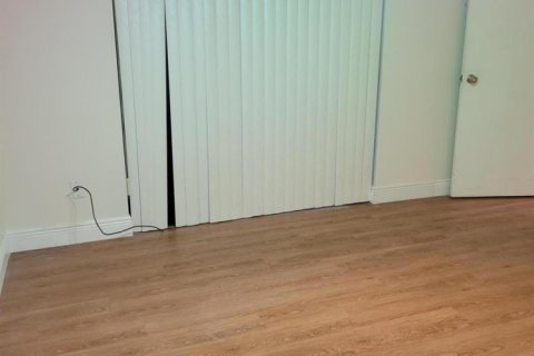 Townhouse in Port St. Lucie, Florida 3 bedrooms, 156.82 sq.m. № 2086482 - photo 12