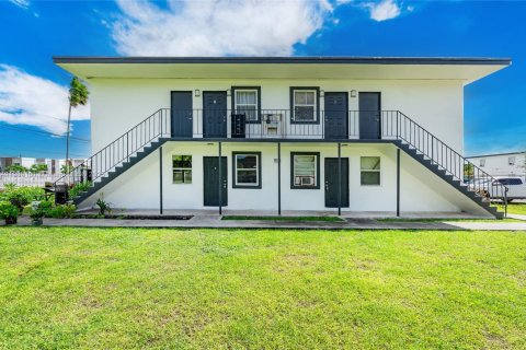 Commercial property in Miami, Florida 247.49 sq.m. № 2013103