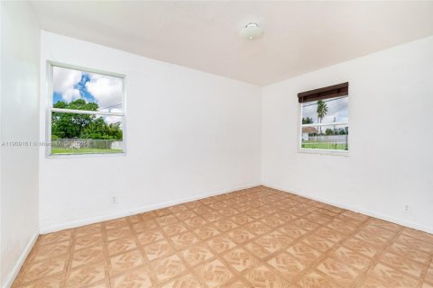 Propiedad comercial en venta en Miami, Florida, 247.49 m2 № 2013103 - foto 8