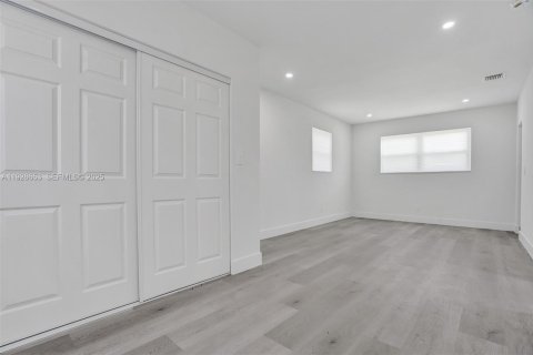 Casa en venta en Miami, Florida, 3 dormitorios, 127.09 m2 № 1986848 - foto 14