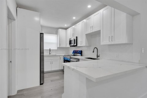 Casa en venta en Miami, Florida, 3 dormitorios, 127.09 m2 № 1986848 - foto 18