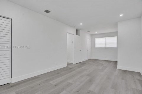 Casa en venta en Miami, Florida, 3 dormitorios, 127.09 m2 № 1986848 - foto 12