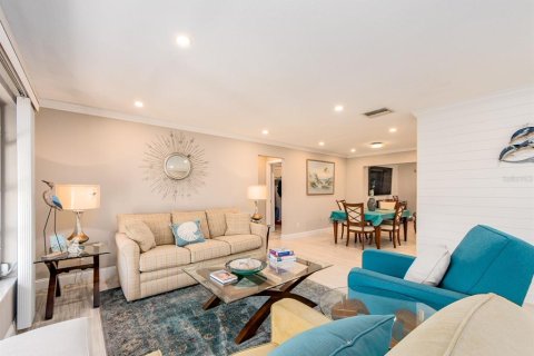 House in Seminole, Florida 2 bedrooms, 153.2 sq.m. № 2151796 - photo 8