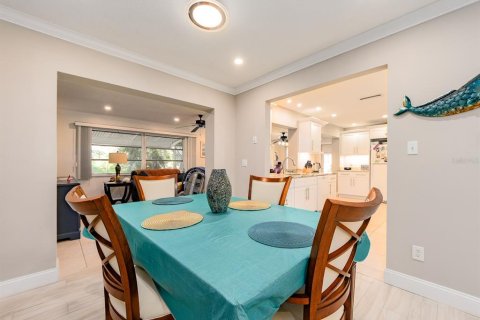 House in Seminole, Florida 2 bedrooms, 153.2 sq.m. № 2151796 - photo 16