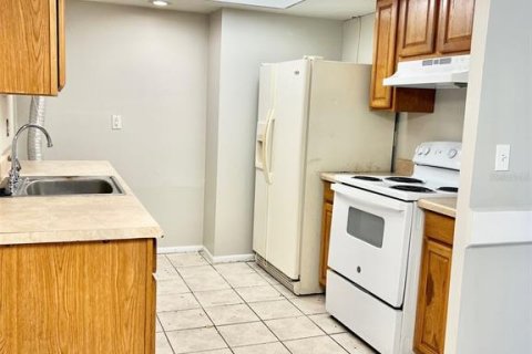 Condo in Orlando, Florida, 2 bedrooms  № 2239399 - photo 9