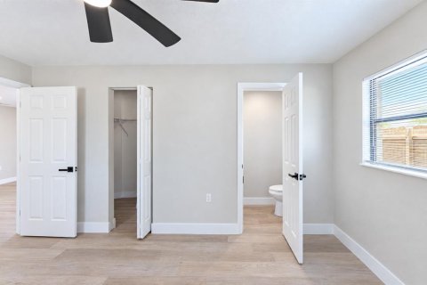 House in Orlando, Florida 4 bedrooms, 109.25 sq.m. № 2397011 - photo 12