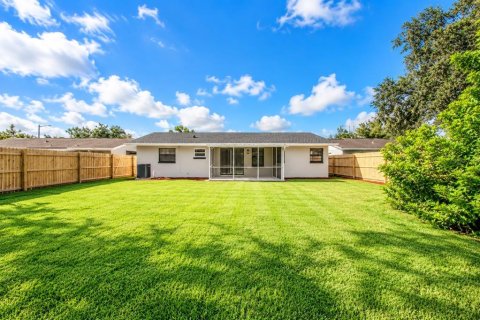 House in Orlando, Florida 4 bedrooms, 109.25 sq.m. № 2397011 - photo 20