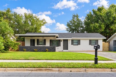 House in Orlando, Florida 4 bedrooms, 109.25 sq.m. № 2397011