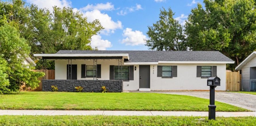 House in Orlando, Florida 4 bedrooms, 109.25 sq.m. № 2397011