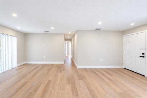House in Orlando, Florida 4 bedrooms, 109.25 sq.m. № 2397011 - photo 3