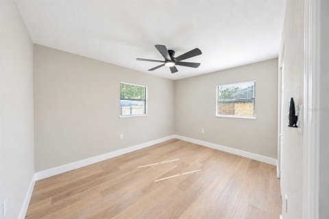 House in Orlando, Florida 4 bedrooms, 109.25 sq.m. № 2397011 - photo 13