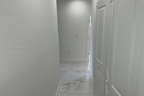 House in Homestead, Florida 4 bedrooms, 211.82 sq.m. № 1821943 - photo 13