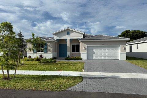 House in Homestead, Florida 4 bedrooms, 211.82 sq.m. № 1821943 - photo 1