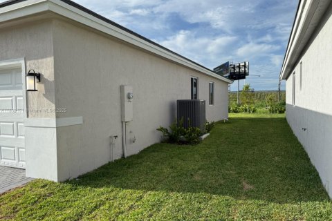 House in Homestead, Florida 4 bedrooms, 211.82 sq.m. № 1821943 - photo 2