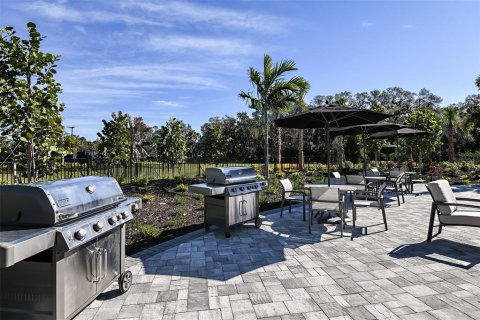 House in Sarasota, Florida 3 bedrooms, 171.22 sq.m. № 2096328 - photo 12