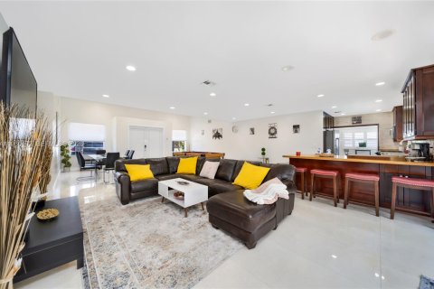 House in Pompano Beach, Florida 4 bedrooms, 197.14 sq.m. № 2023450 - photo 5