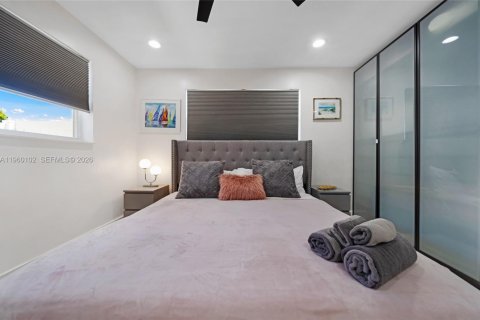 House in Pompano Beach, Florida 4 bedrooms, 197.14 sq.m. № 2023450 - photo 20