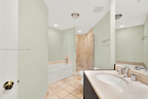 Copropriété à vendre à Sunny Isles Beach, Floride: 2 chambres, 119.75 m2 № 1860947 - photo 18