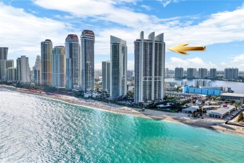 Copropriété à vendre à Sunny Isles Beach, Floride: 2 chambres, 119.75 m2 № 1860947 - photo 1