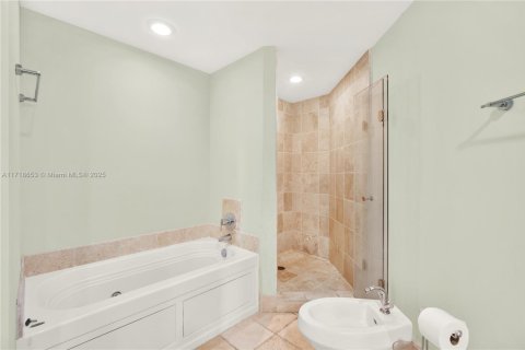 Copropriété à vendre à Sunny Isles Beach, Floride: 2 chambres, 119.75 m2 № 1860947 - photo 19