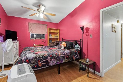 House in Tampa, Florida 3 bedrooms, 77.67 sq.m. № 2219671 - photo 15