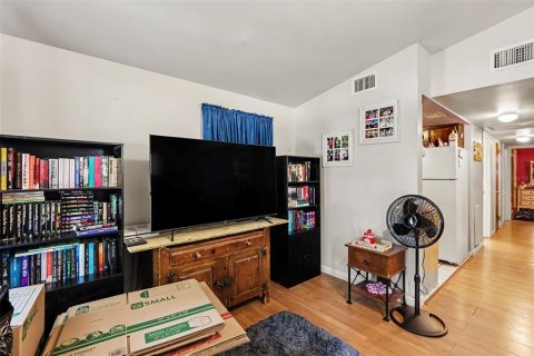 House in Tampa, Florida 3 bedrooms, 77.67 sq.m. № 2219671 - photo 6