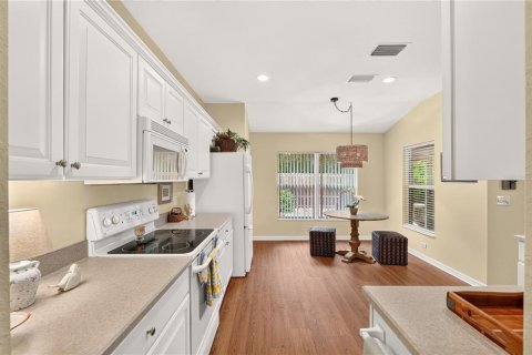 House in Summerfield, Florida 2 bedrooms, 125.05 sq.m. № 2280510 - photo 13