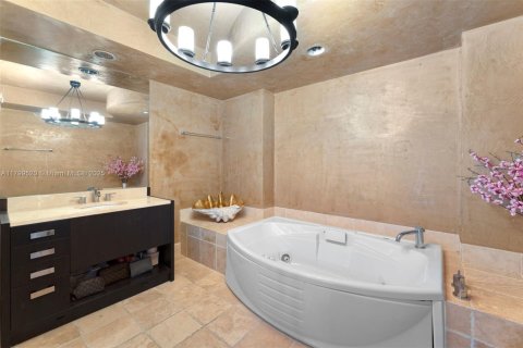 Condominio en venta en Sunny Isles Beach, Florida, 3 dormitorios, 198.53 m2 № 2034353 - foto 16